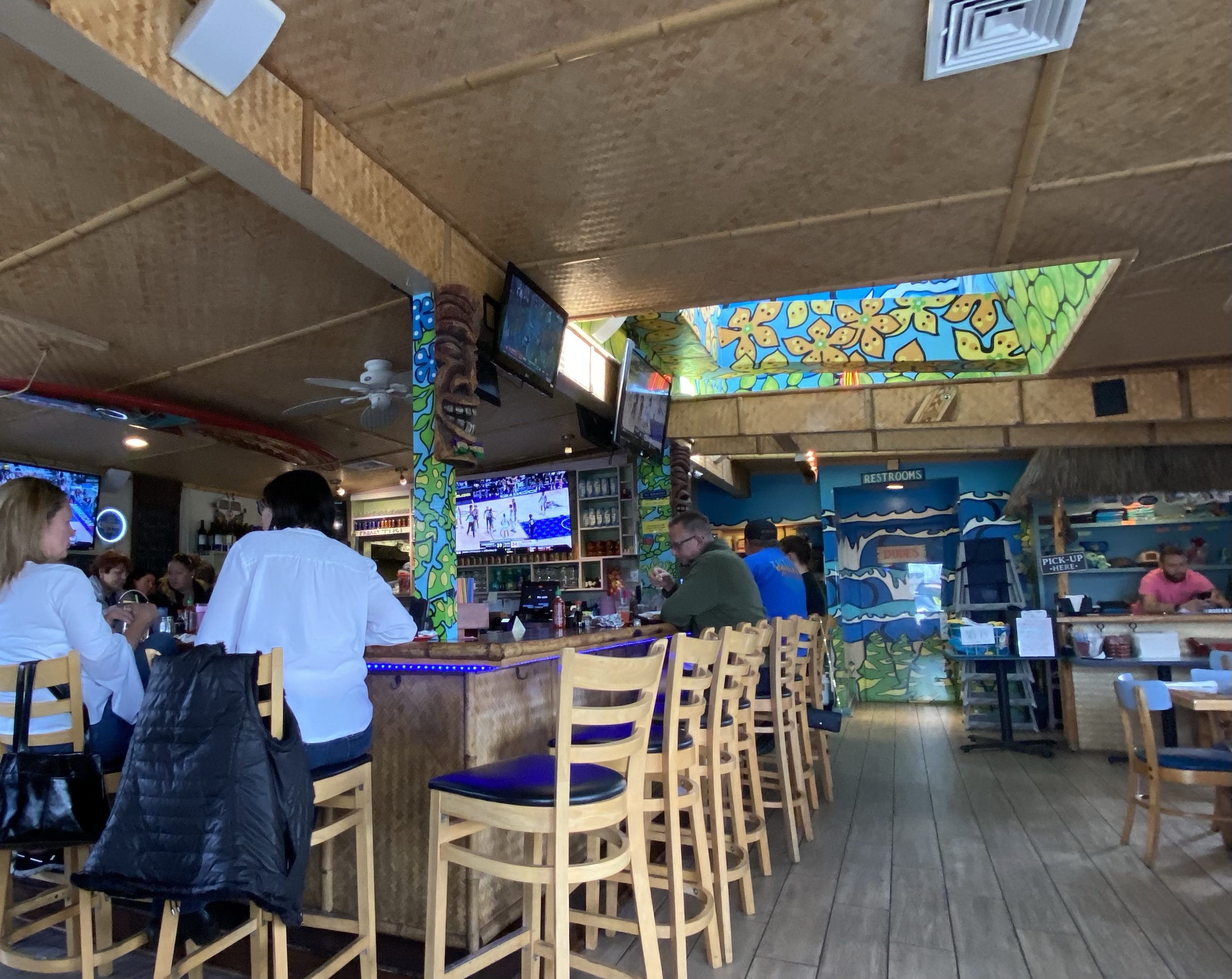 Mama Kwan's Tiki Bar snd Grill